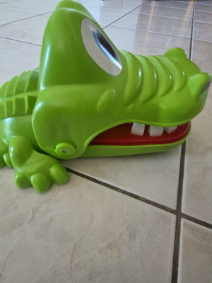 Crocodile Dentist board game by Hasbro like new
