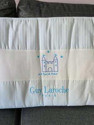 Guy Laroche crib bumper like new