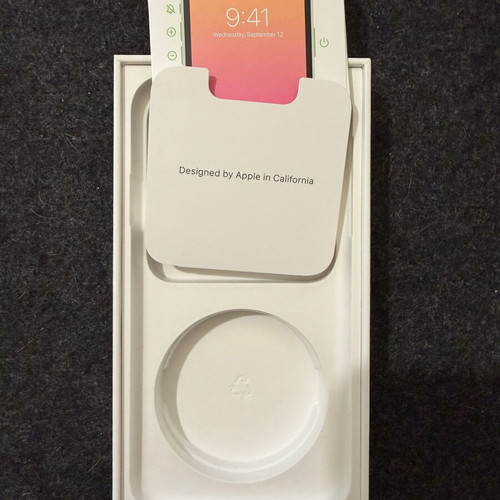 iPhone XR White box new, genuine Apple with papers