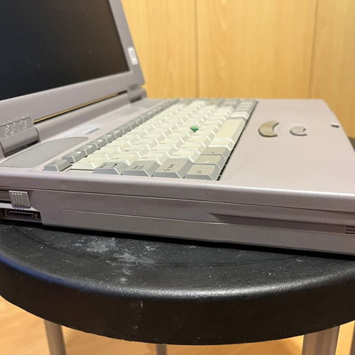 Toshiba 440 CDT computer with Windows 98 Second Edition like new