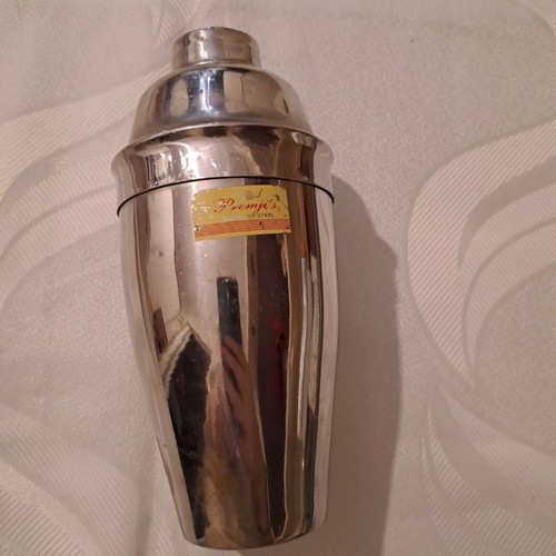 Shaker for coffee and drinks used