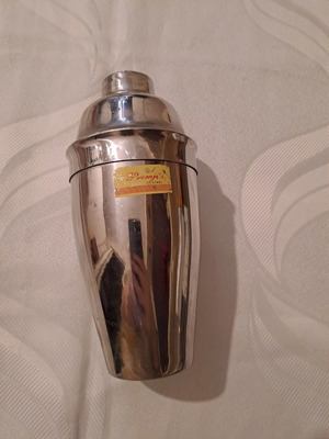 Shaker for coffee and drinks used