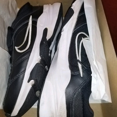 Nike kids sneakers size 36.5 like new, black with laces