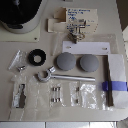 Inami L-0219 Japanese slit lamp like new with 5 magnifications and accessories