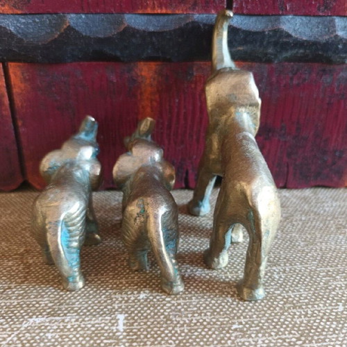 Bronze elephant sculptures like new