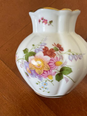 Royal Crown Derby miniature porcelain vase from England in excellent condition