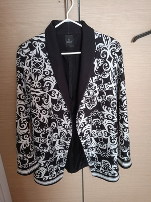 Camelot women's jacket like new, black and white