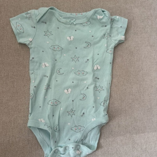 Carter's bodysuit like new for 6 months old