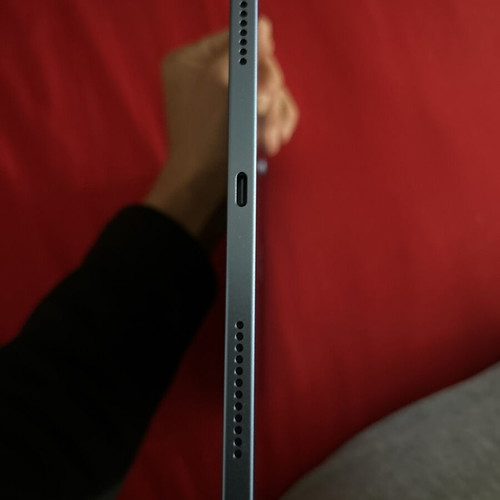 iPad 10ης γενιάς σαν καινούργιο με δερμάτινη θήκη