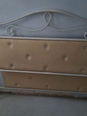 Iron bed like new