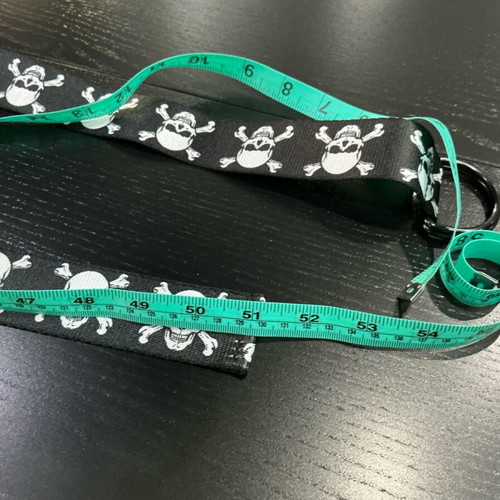Black belt with skulls like new, adjustable