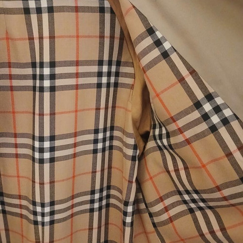 Burberry trench coat size L like new, beige