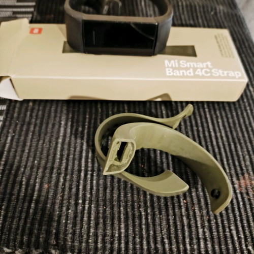 Mi Band 4 watch like new with two straps black and khaki