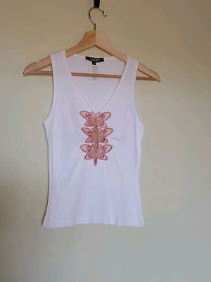 Rampage white sleeveless Y2K medium top with butterfly embroidery