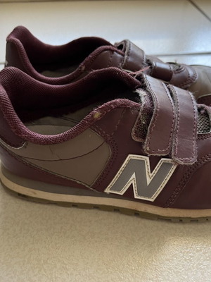 New Balance Unisex Kids Sneakers Size 31 Like New Burgundy-Grey