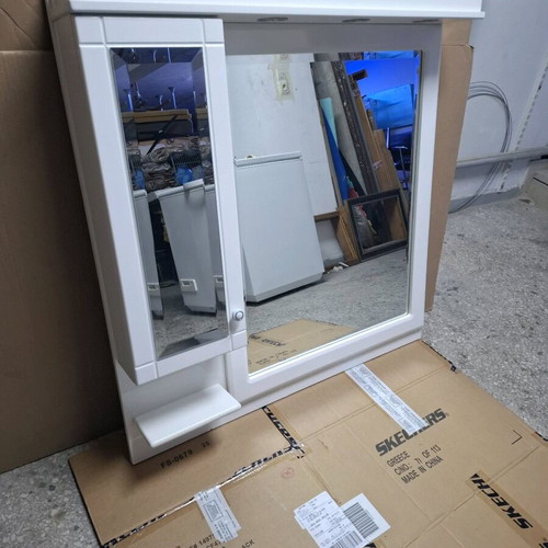Bathroom mirror used