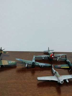 Μεταλλικά αεροπλάνα Deagostini μεταχειρισμένα με αποκολλημένα κομμάτια