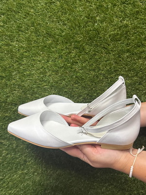 White ballerinas size 37 with pointed toe and ankle strap new