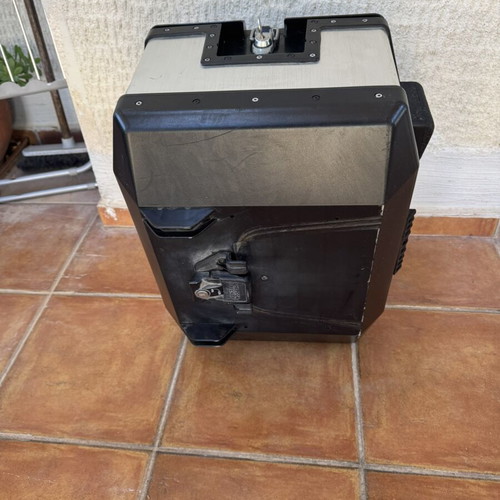 Xplorer Motorcycle Topcase used with key