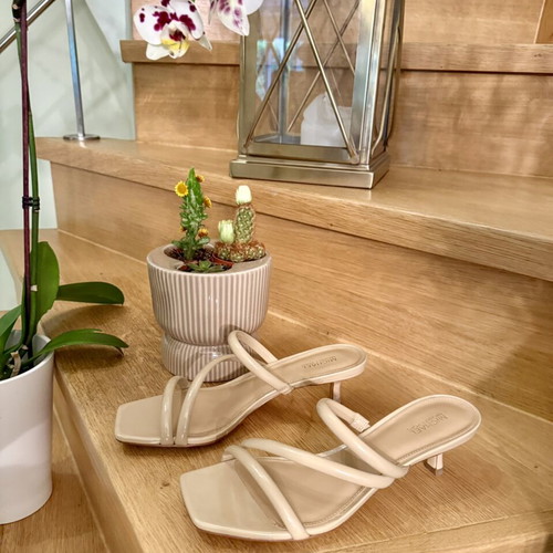 Michael Michael Kors Celia Kitten Slide Nude Patent Sandals size EU 38 like new