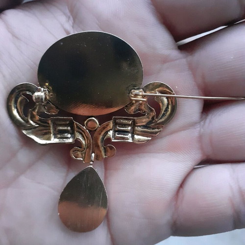 Vanity brooch in teardrop eye shape