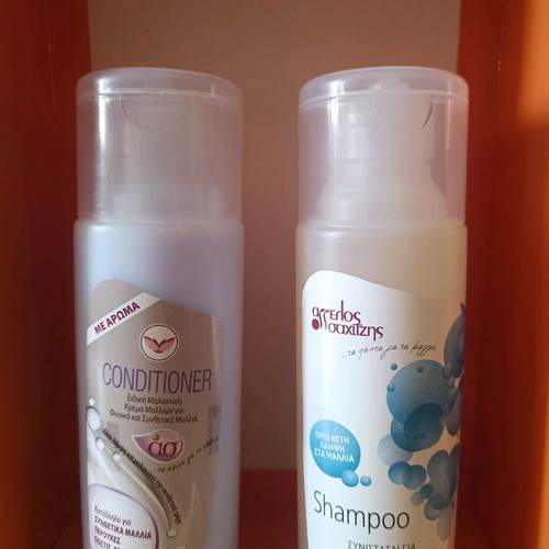 Women's wig with shampoo and conditioner