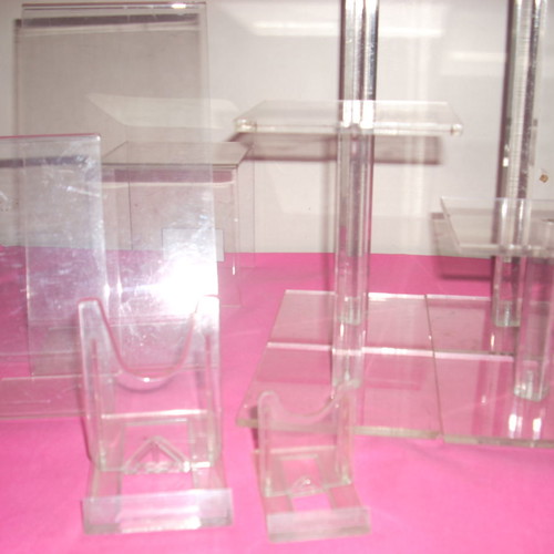 Plexi glass σταντς προβολής μεταχειρισμένα σε άριστη έως πολύ καλή κατάσταση