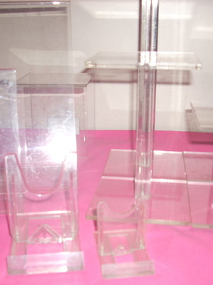 Plexi glass σταντς προβολής μεταχειρισμένα σε άριστη έως πολύ καλή κατάσταση