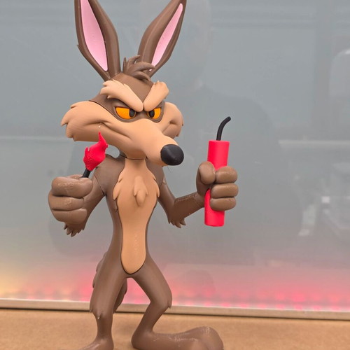 Wile E. Coyote figure 29 cm height new