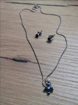 Silver necklace set cross with matching earrings like new