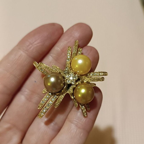 Vintage pin used, excellent condition