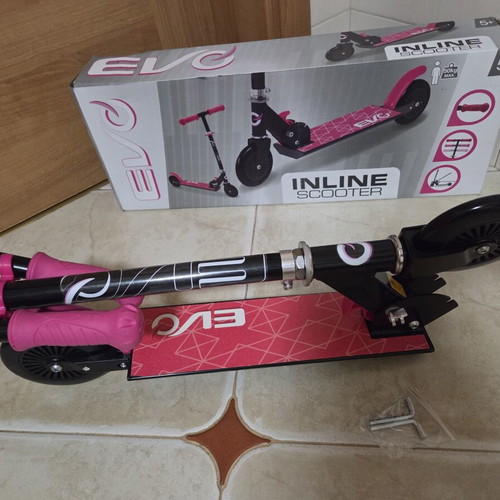 EVO Kids Scooter foldable with adjustable handlebar height