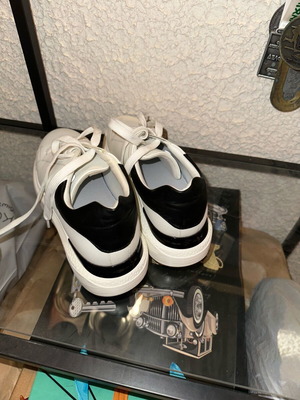 Athletic shoes like new, size 39, white