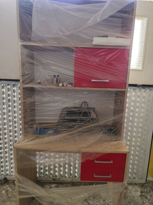 Bookshelf with desk like new, dimensions 186x90