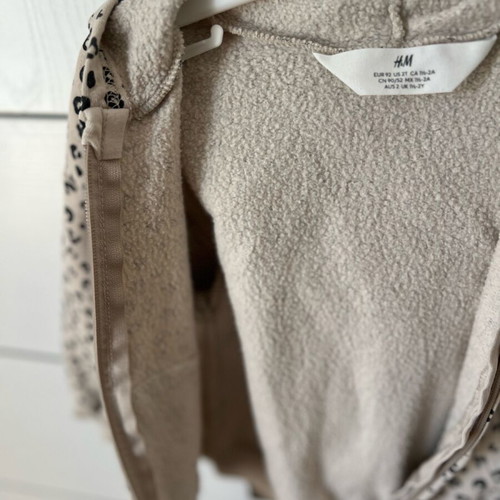 Leopard print sweatshirt used 18-24 months with light fluffy interior