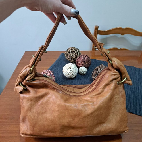 Camel leather handbag like new, brown