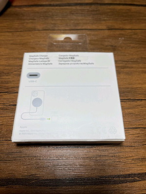 Apple MagSafe Charger new, open box