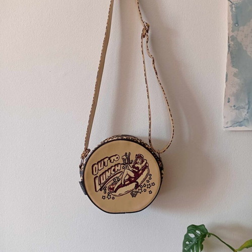 Vintage leather bag like new with adjustable strap