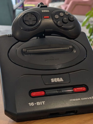 3D Printed Βάση Κονσόλας και Χειριστηρίου με Cable Management για Sega Genesis 2 - Megadrive 2 καινούργιο