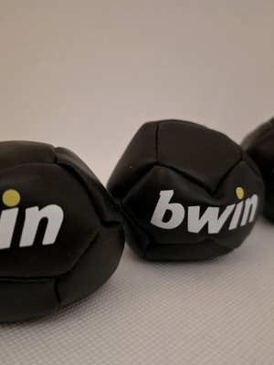Bwin footbags like new with fabric case