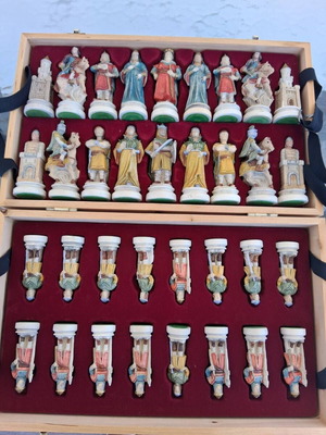 Alabaster Chess Pieces Complete Set with Wooden Box and Velvet Case