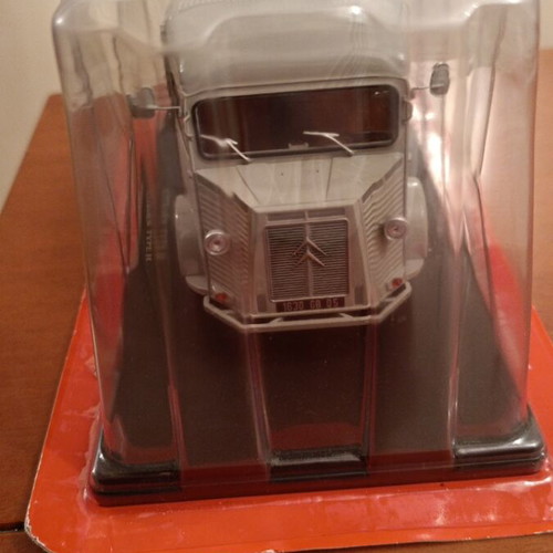 Citroen Type H model 1:24 like new, 18 cm