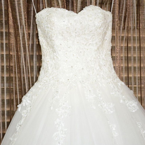 Wedding dress like new, white, with veil and corset