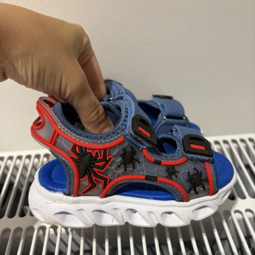 Spider-Man toddler sandals size 22 like new with lights