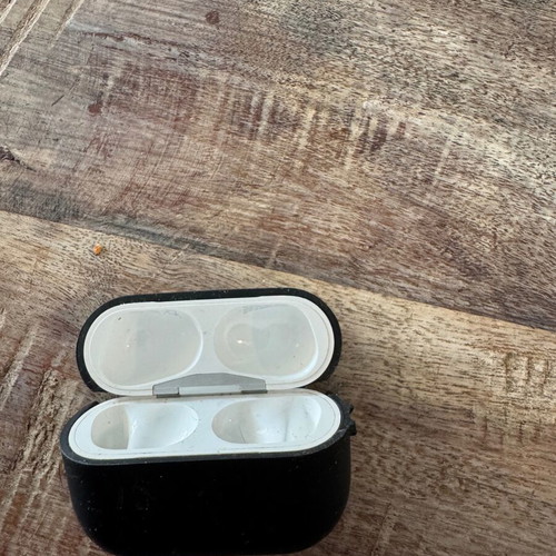 AirPods case like new