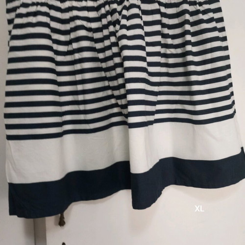 Navy women's skirt XL like new, with side zipper