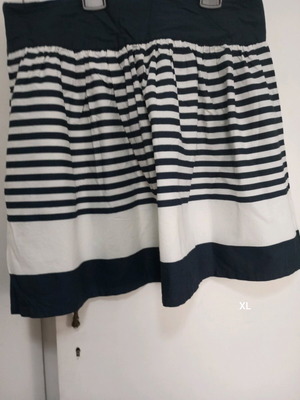Navy women's skirt XL like new, with side zipper