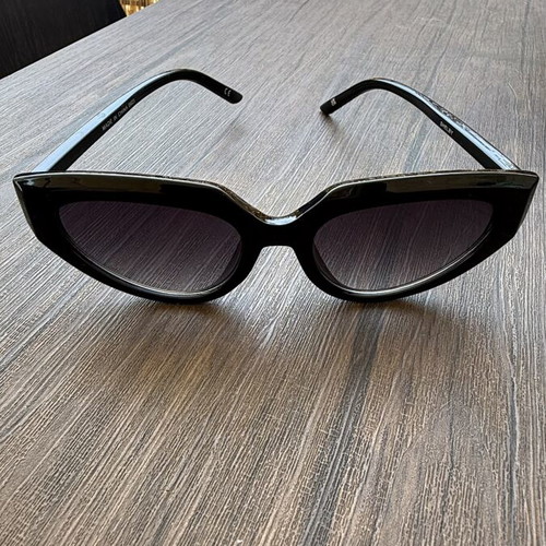 Vans sunglasses black like new