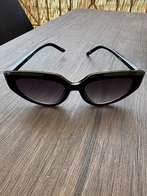 Vans sunglasses black like new