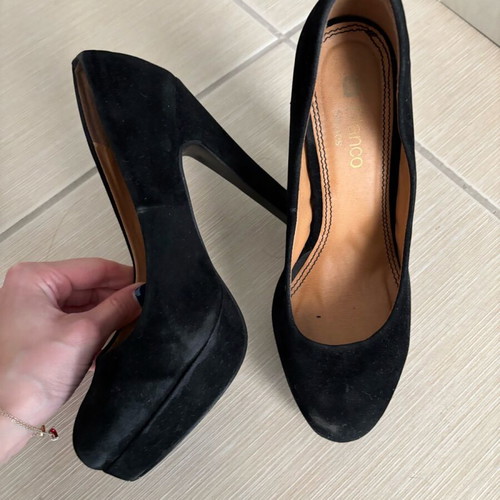 Black pumps used size 38 with some wear